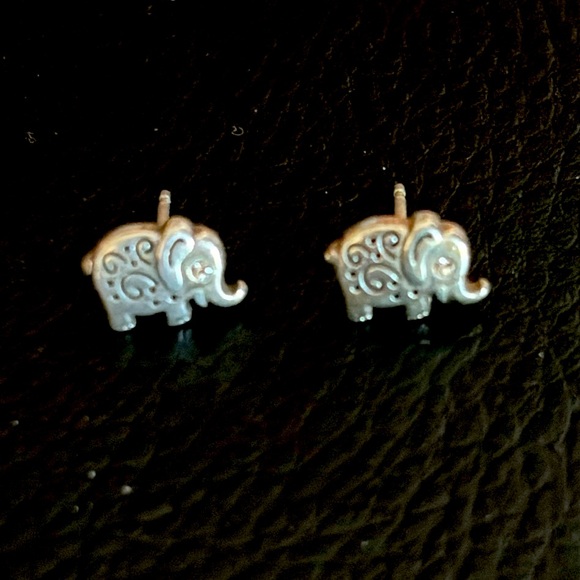 Jewelry - Cute elephant stud earrings